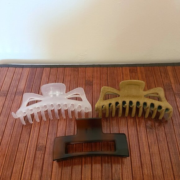 lululemon Headbands x 2 & 3 Large Hair Clips - Five Total - Picture 3 of 6